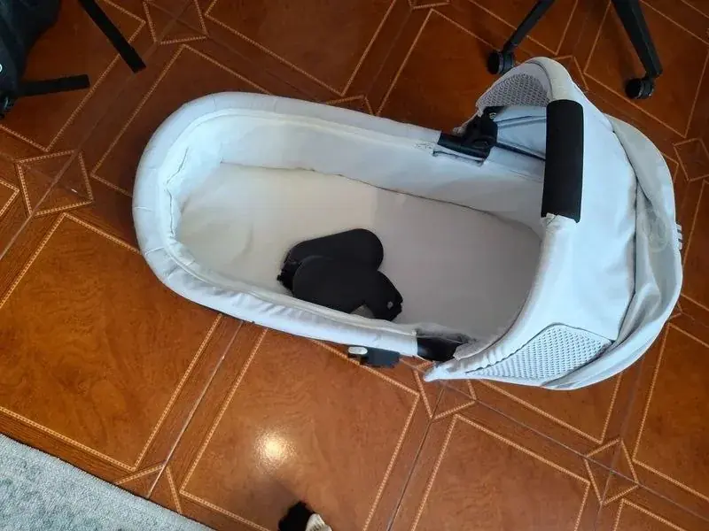 Продам люльку CYBEX Cot S, оригінальну, у гарному стані, повністю робочу та готову до використання.…