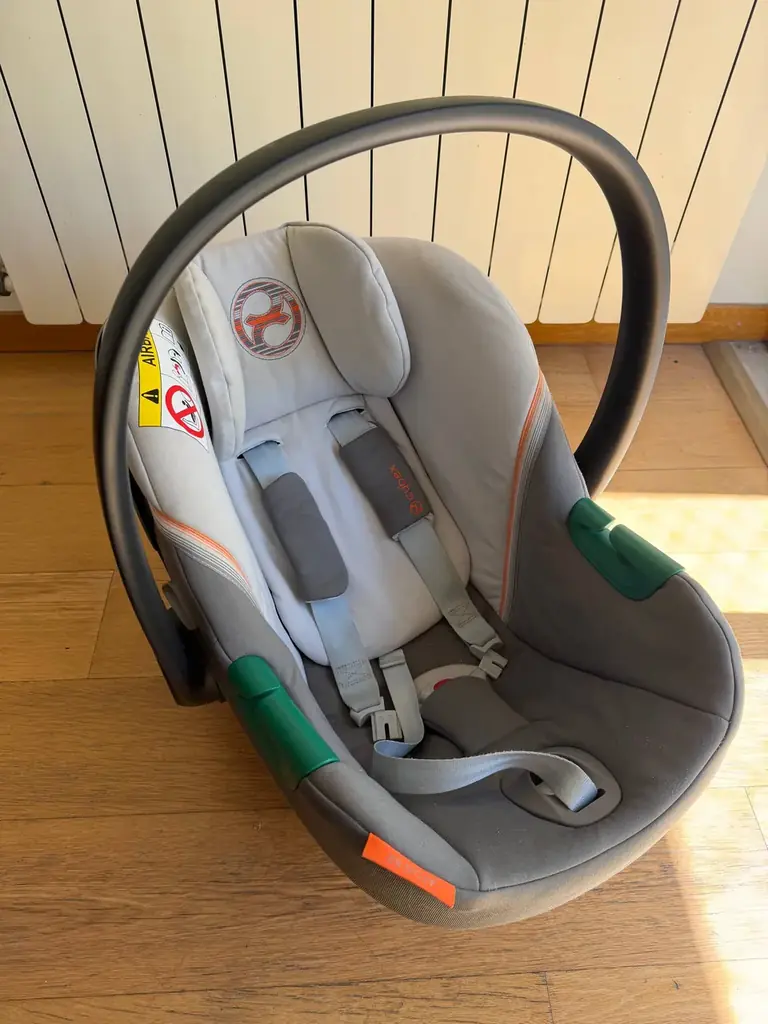 Продам автокресло Cybex Aton S2 i-Size (Lava Grey)
