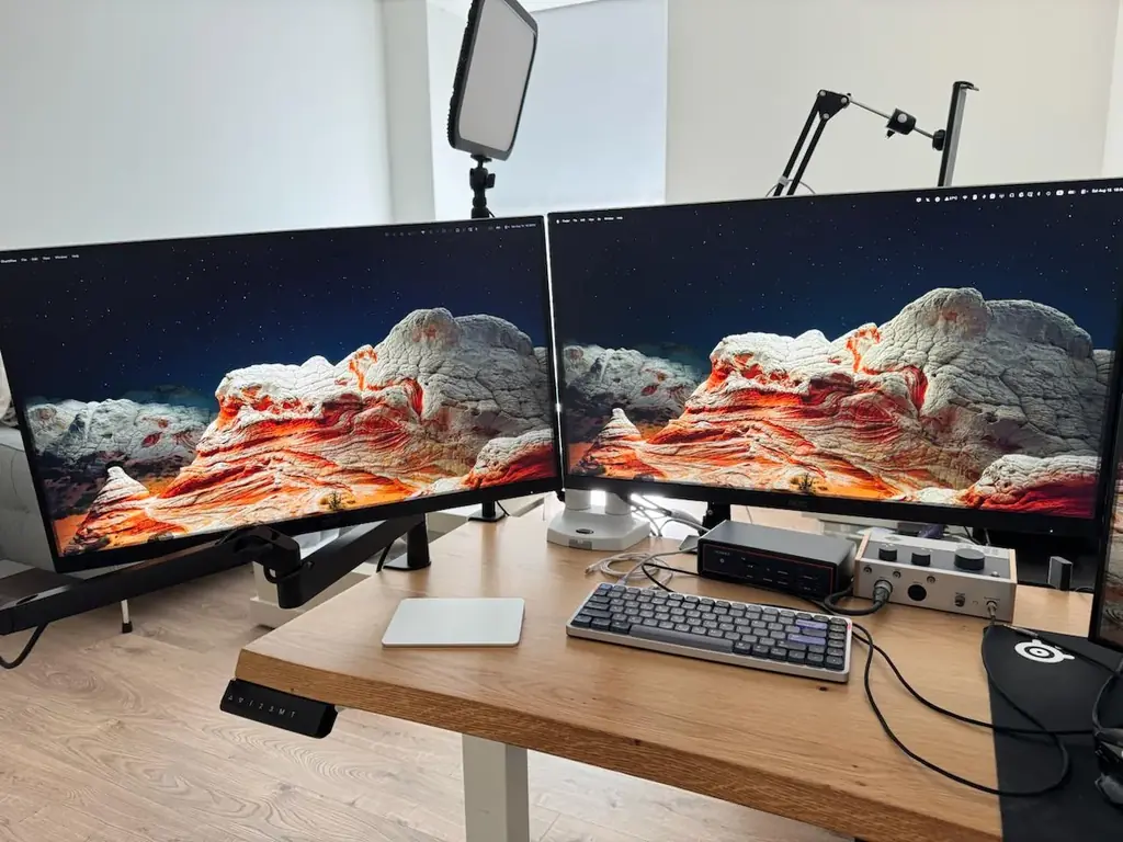 Продам: комплект из 2 Мониторов AOC Gaming Q27G4XD + Пневматический держатель для мониторов