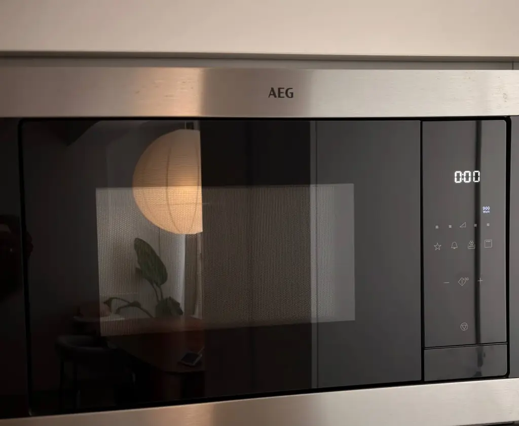 Продаю встраиваемую микроволновку AEG MSB2547D-M, 25 л