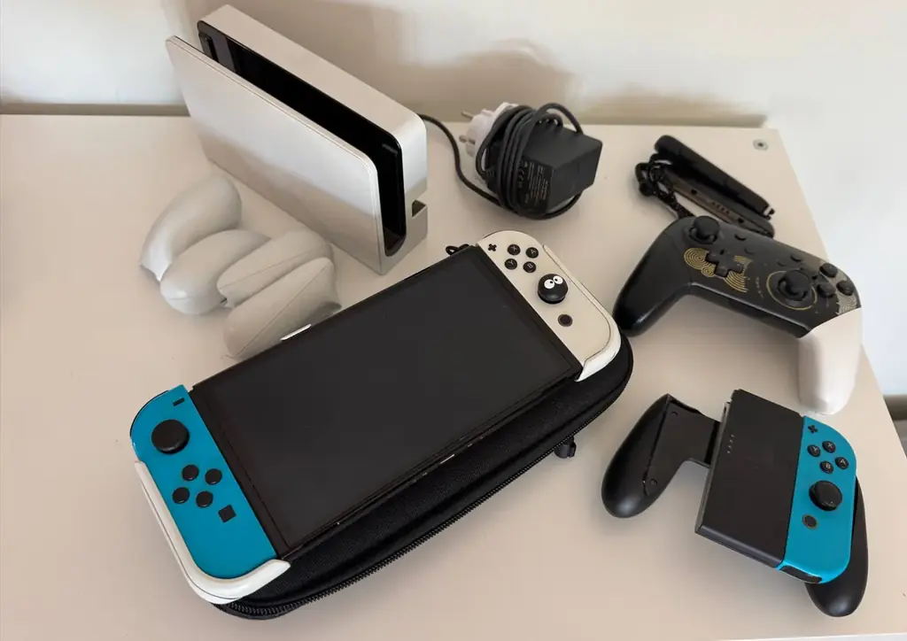 Nintendo Switch OLED — 150 €