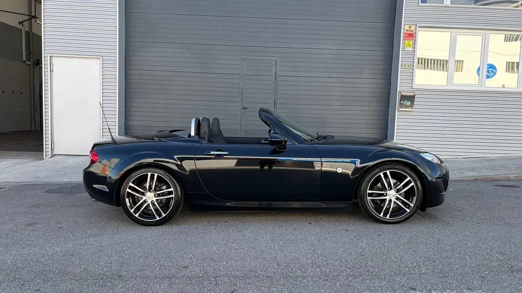 Mazda MX-5 2.0 — 2011