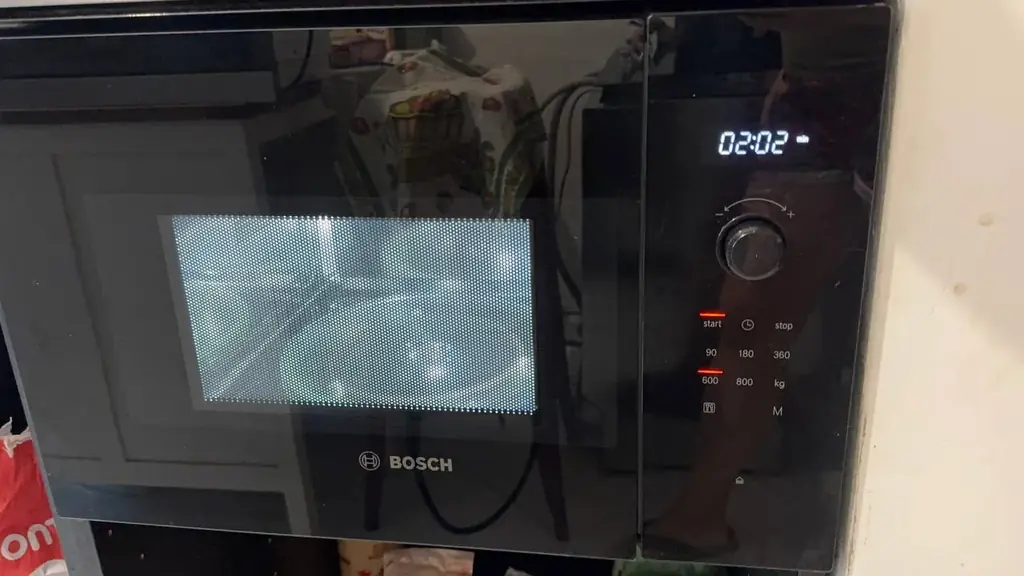 Встраиваемая микроволновая печь Bosch Serie 4 / 6 (чёрное стекло, сенсорное управление TouchControl…
