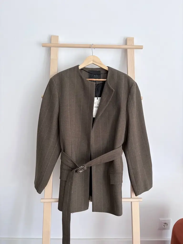 Абсолютно новый пиджак ZARA, плотный, приятный