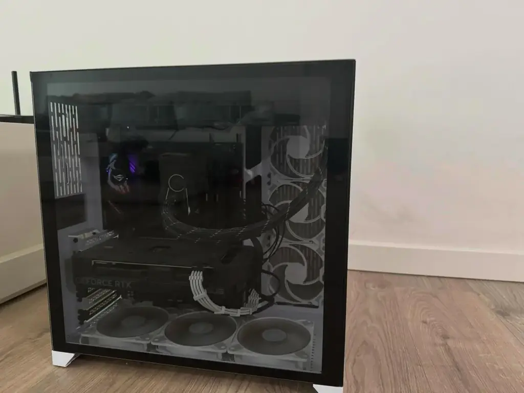 Продам: корпус Lian Li PC-O11 Dynamic ATX Full Tower + 6 вентиляторов 120мм, без других комплектующ…