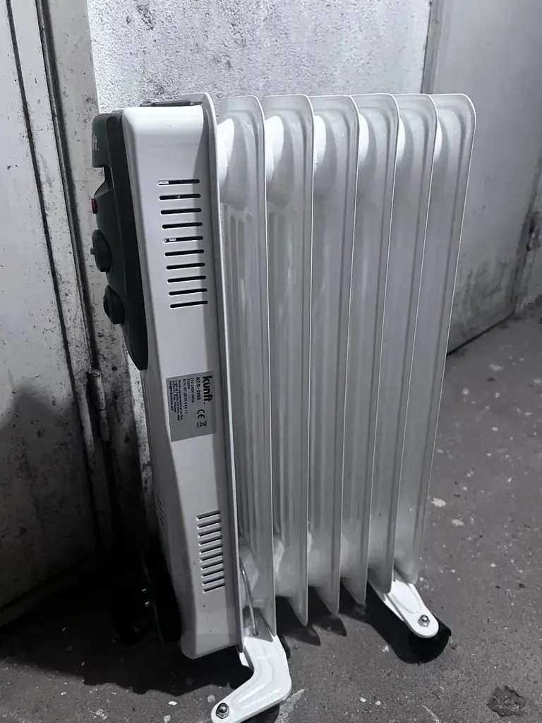 Продам масляный обогреватель KUNFT KOR-2689 1500 W