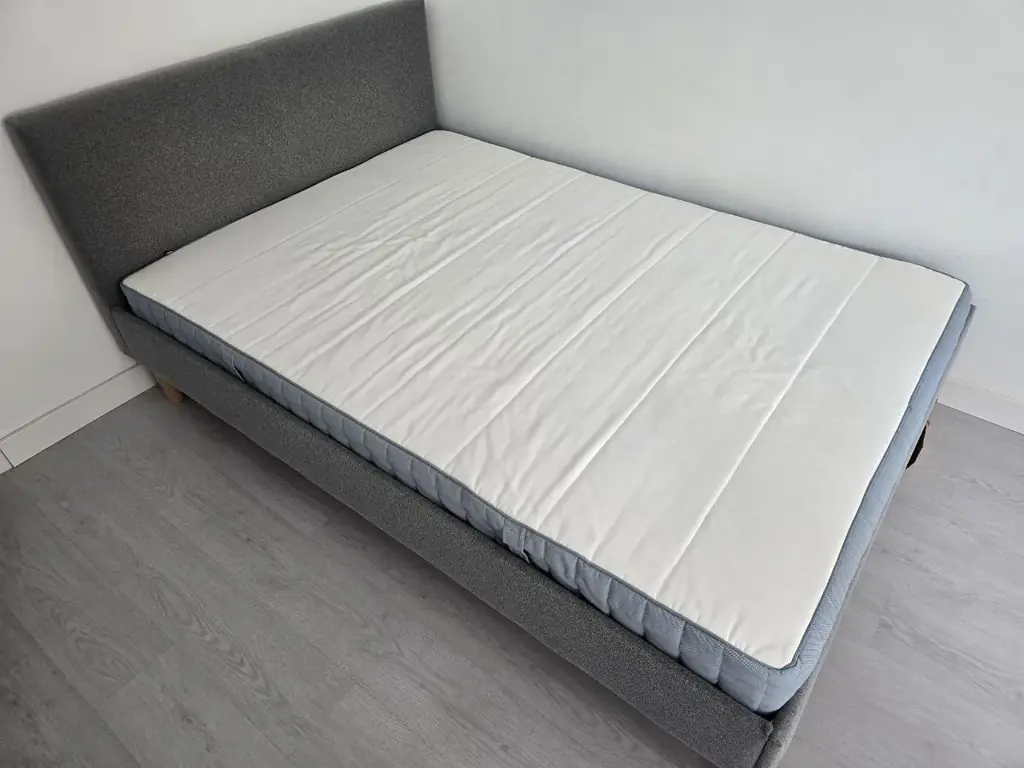 Продаю матрас IKEA VESTMARKA 140×200 см.