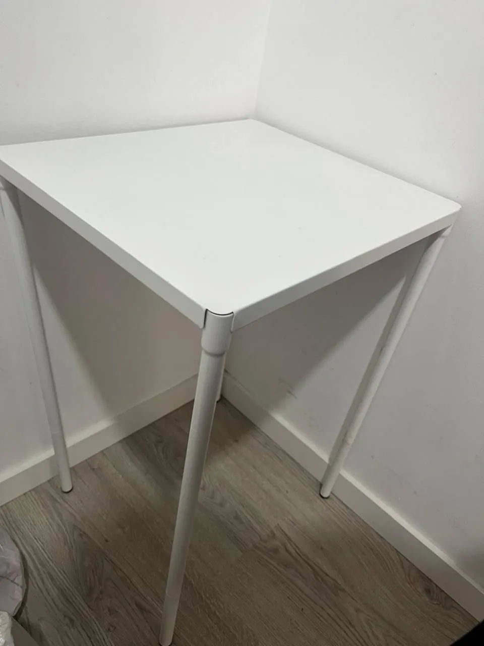 IKEA - FEJAN - Металлический легкий столик 50x44 см, высота 71 см, использовался внутри помещения, …