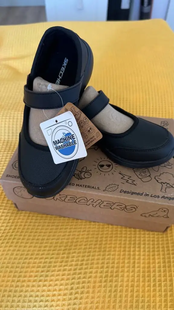 Новые туфли Skechers на девочку