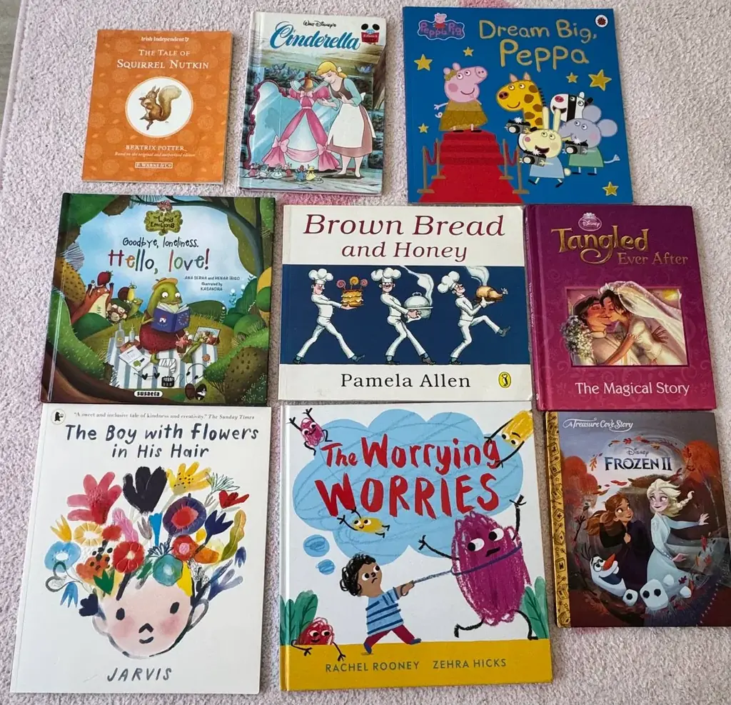 Продам 9 книжек за 20 €. Алкабидеш, Кашкайш