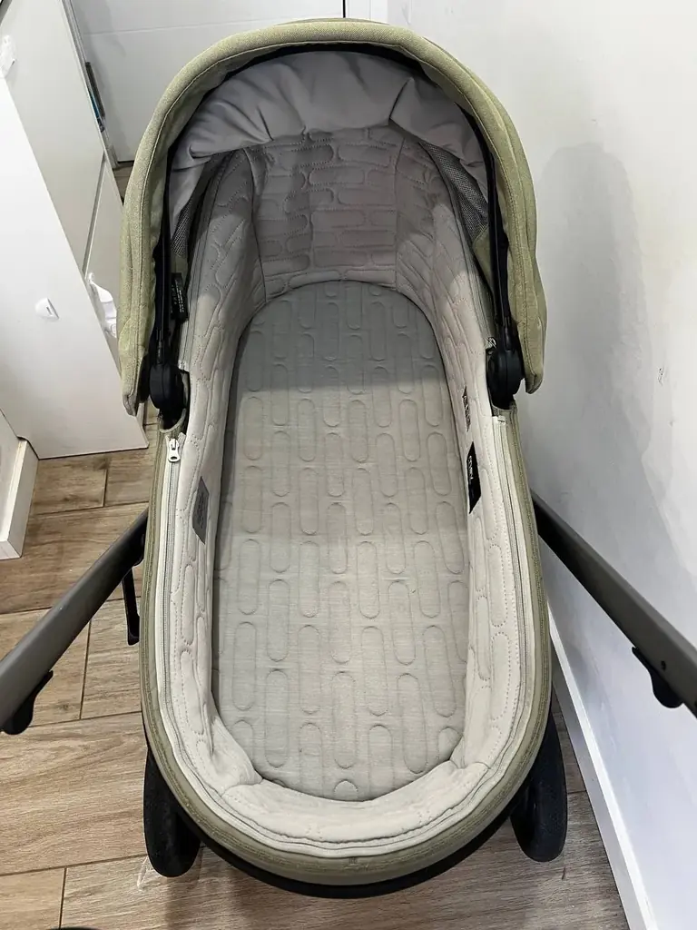Каляска anex MeV 500€ после одного ребенка, пользовались меньше года. Люлька и прогулка, в комплект…
