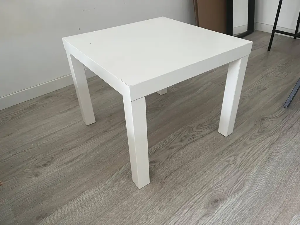 Продаю придиванный столик белый LACK (IKEA), 55*55 см, высота 45 см, можно использовать как подстав…