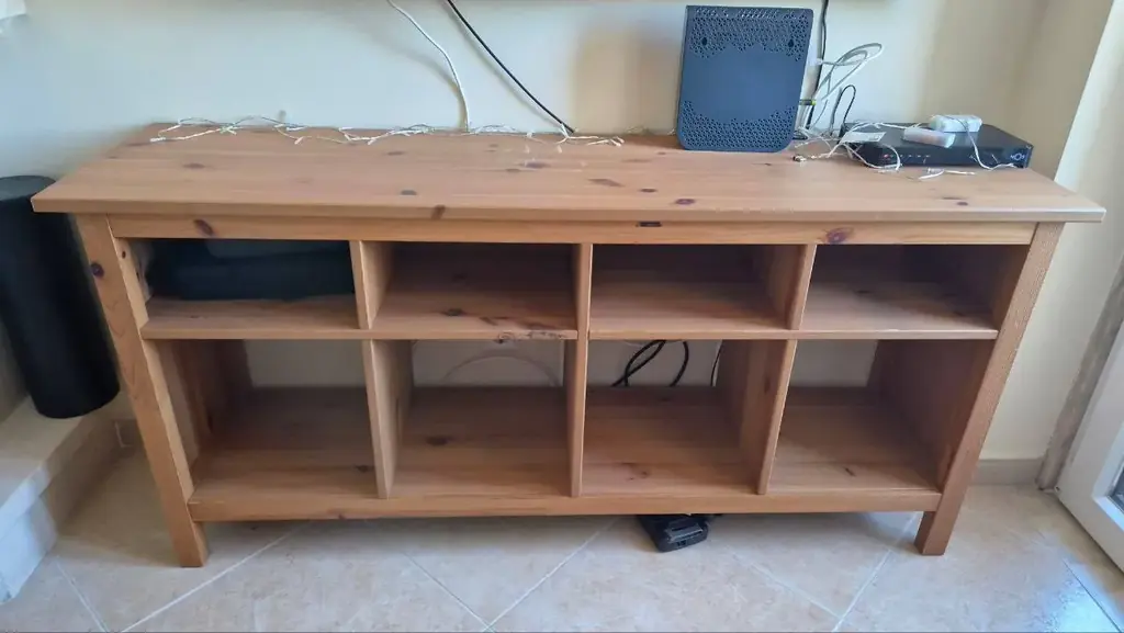 Тумба Hemnes под телевизор.