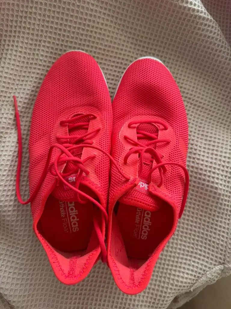 Кроссовки Adidas — €12