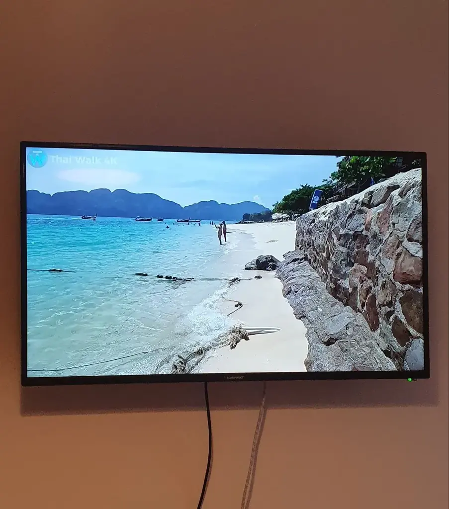Продаю телевизор BLAUPUNKT BA40F4132LEB (LED - Full HD - 40'' - Smart TV) с большой диагональю, сос…