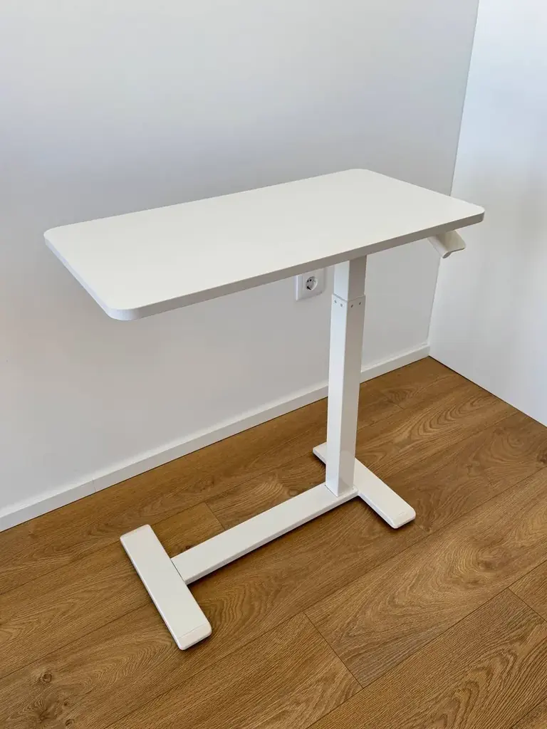 Продаю столик-подставку для ноутбука/журнальный столик IKEA BOLLSIDAN. Белый, размер столешницы 68×…