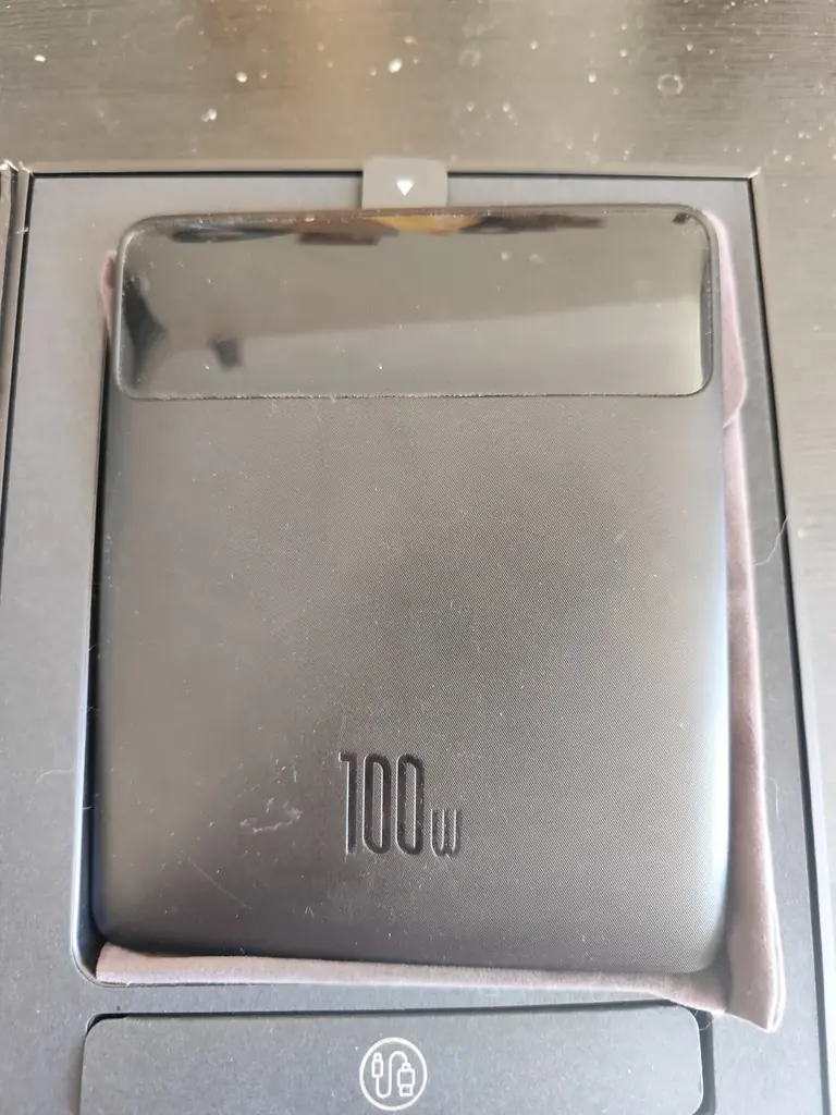 Power bank baseus. 100 w.