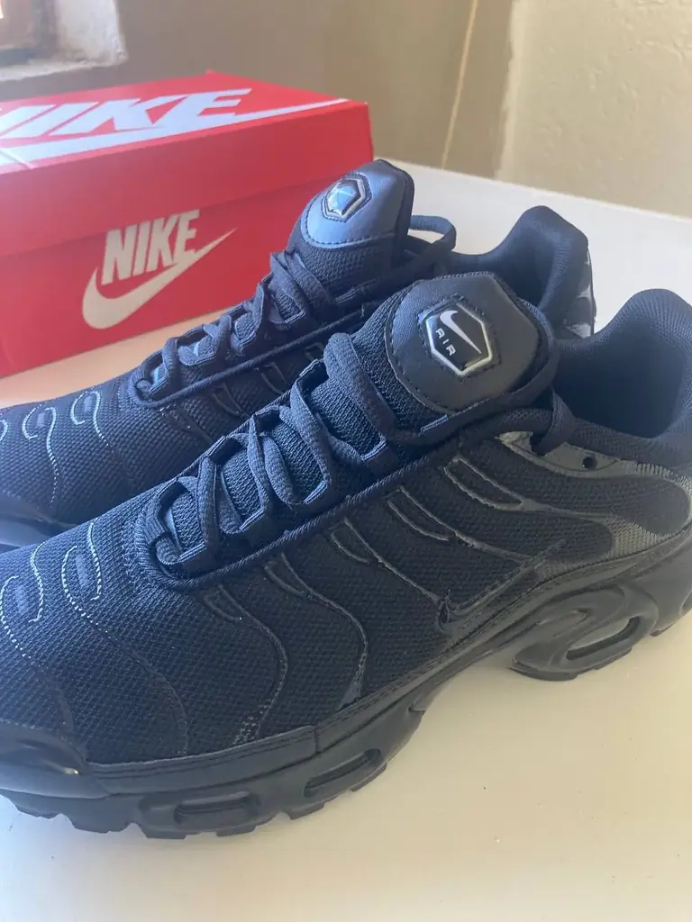 Nike Air Max TN 100€ (торг уместен)Лисабон