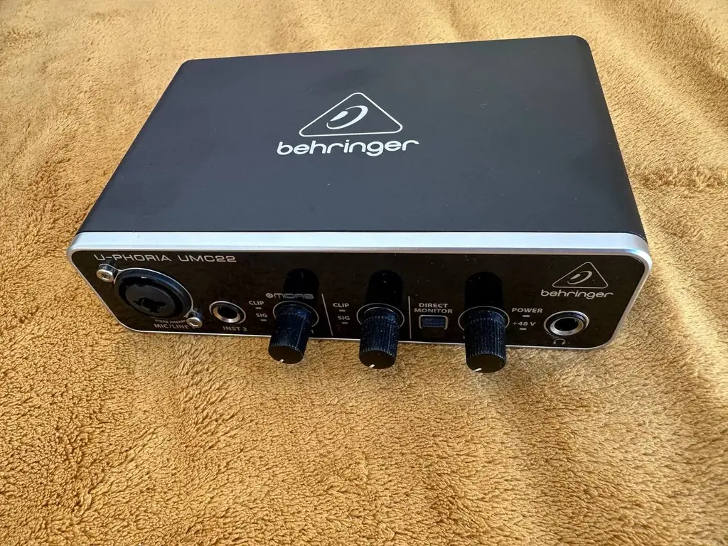 Продается звуковая карта Behringer UMC22. Практически новый, без коробки, шнур в комплекте. 25 евро…