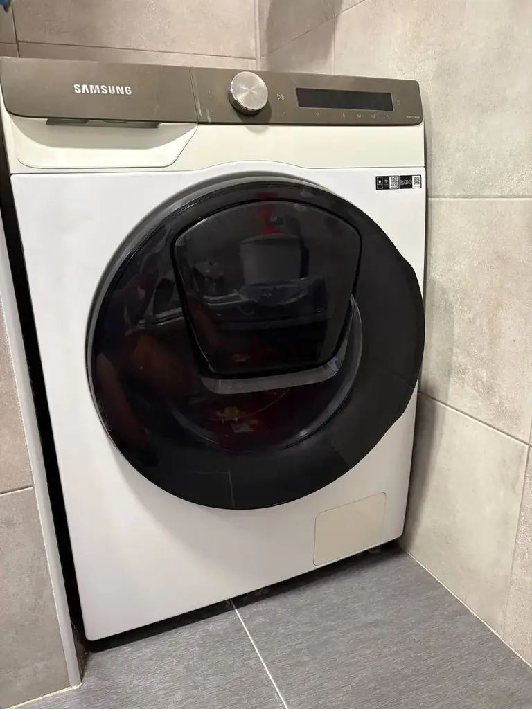 Продаю стирально-сушильную машинку Samsung (WD80T554CBT).