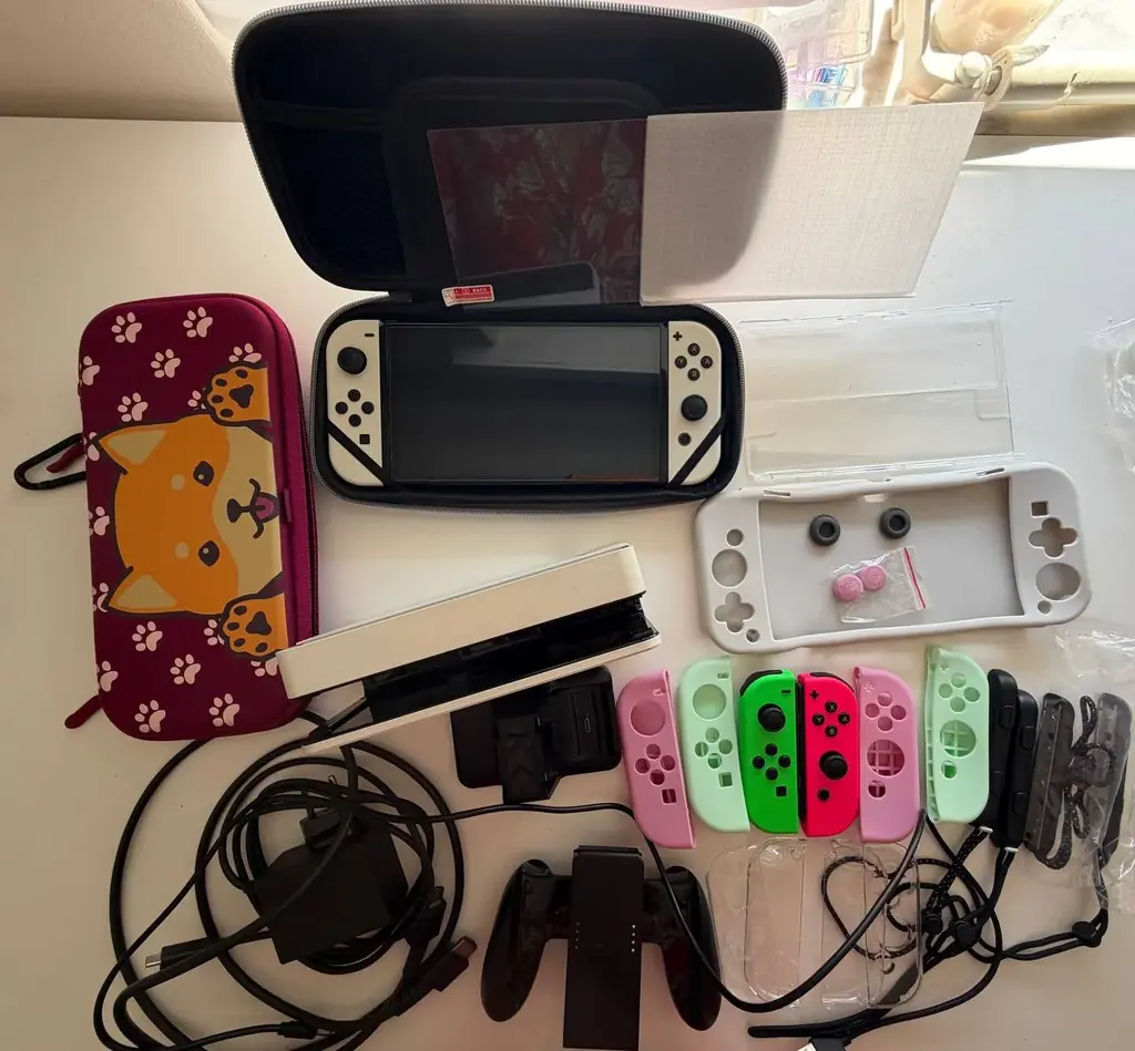 Продаю оригинальную игровую приставку Nintendo Switch OLED (модель с ярким 7-дюймовым экраном и улу…