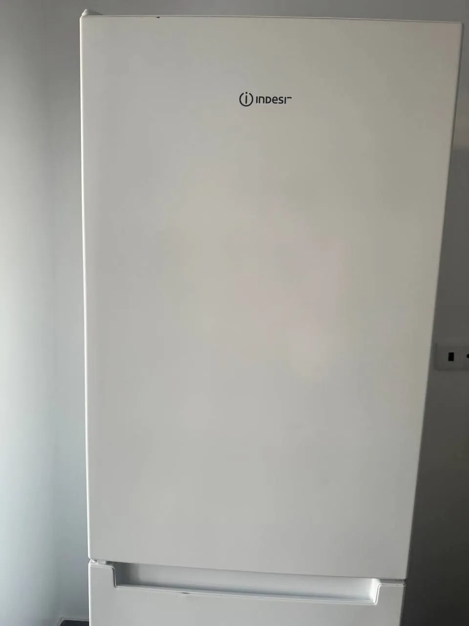 Продам холодильник Indesit — 170 €