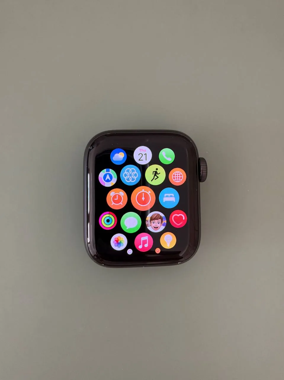Продам Apple Watch SE 40mm Space Gray