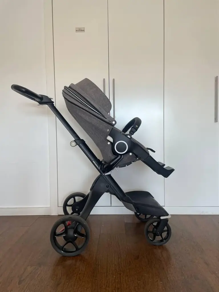 Продаю коляску Stokke Xplory X, серая (Black Melange)
