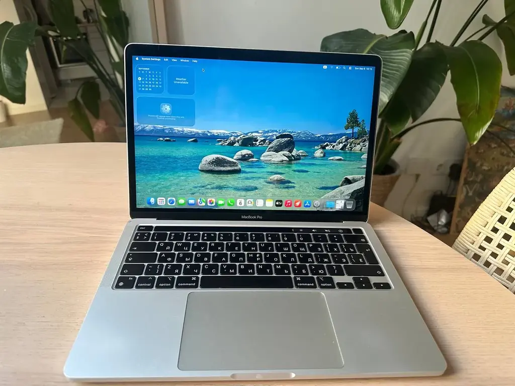 MacBook Pro 13” M1 (2020), 16 GB / 512 GB, €600
