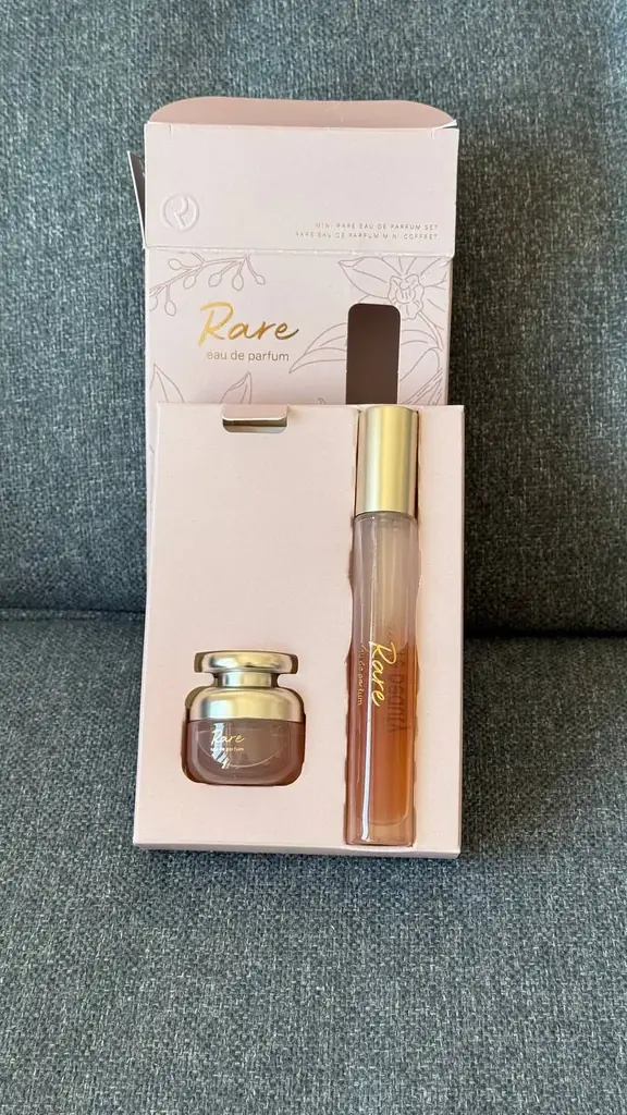 1.—>Rare beauty стоил 37 продаю за 20 €