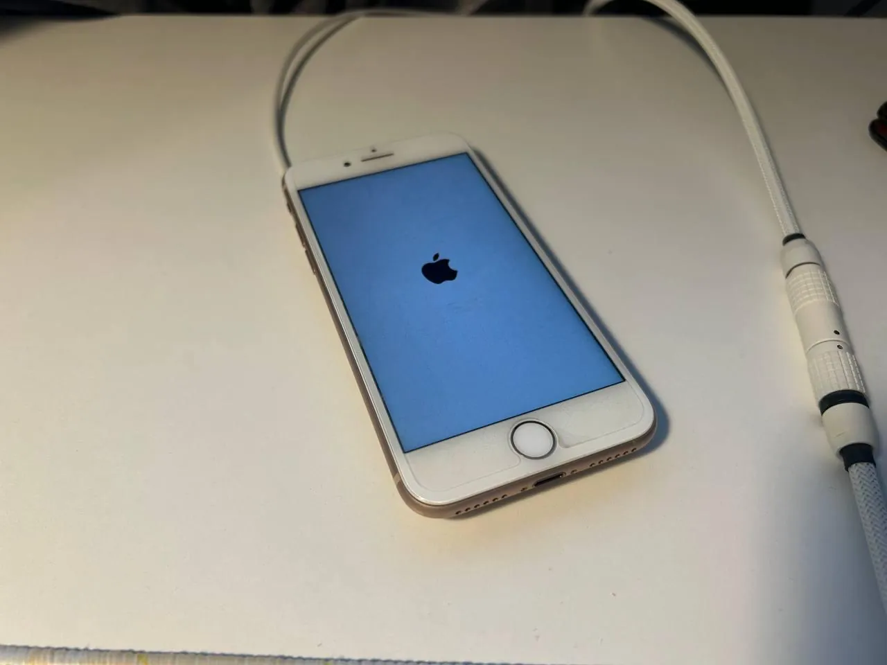 Продам iPhone 8 64Gb.