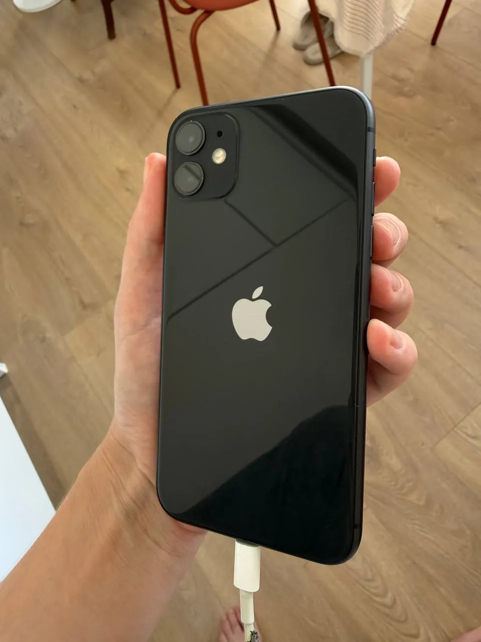 Также продам IPhone 11 в хорошем состоянии.