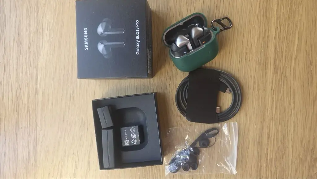 Продам наушники Samsung Buds 3 pro. Великолепные по звуку и управлению, но ухи мои оказались не той…
