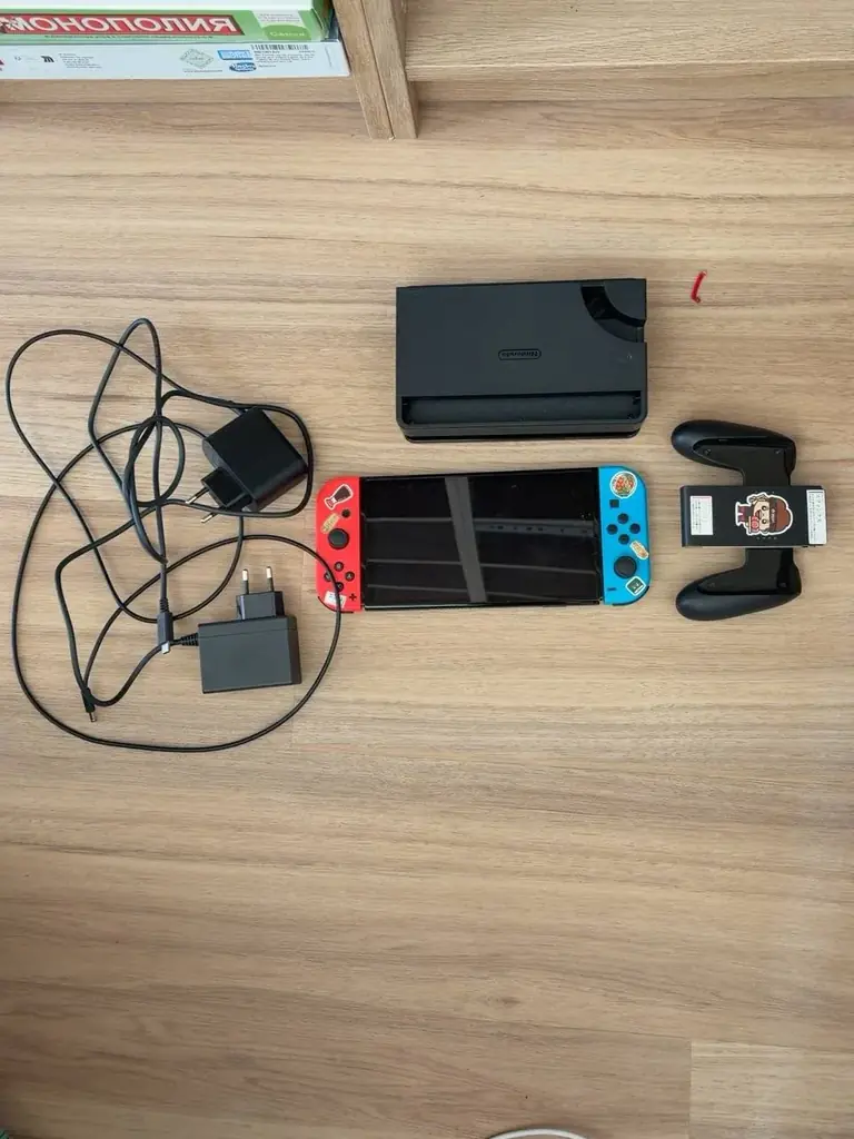 Продам Nintendo Switch — 175 €
