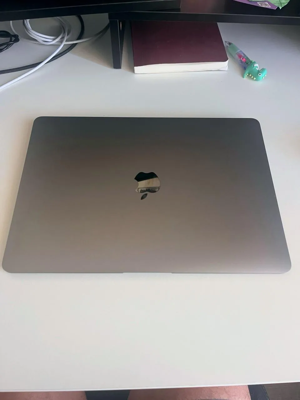 MacBook Air 13" M1 (2020), 8 ГБ / 256 ГБ SSD, Space Gray