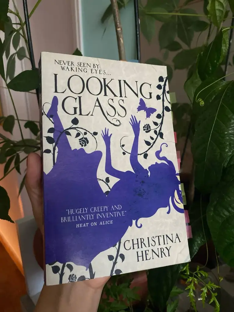 Looking glass - Christina Henry