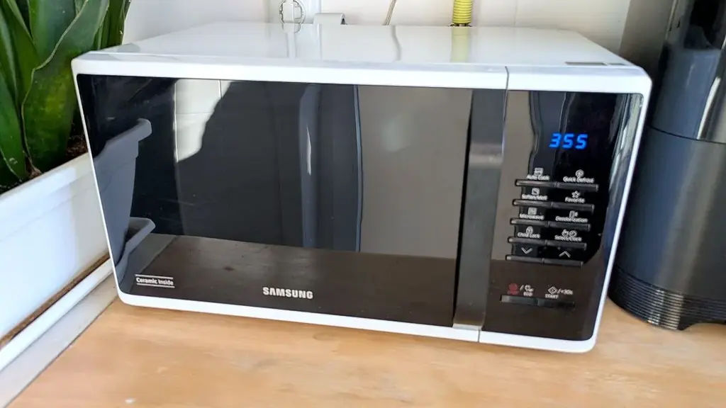 Продаю микроволновку Samsung.