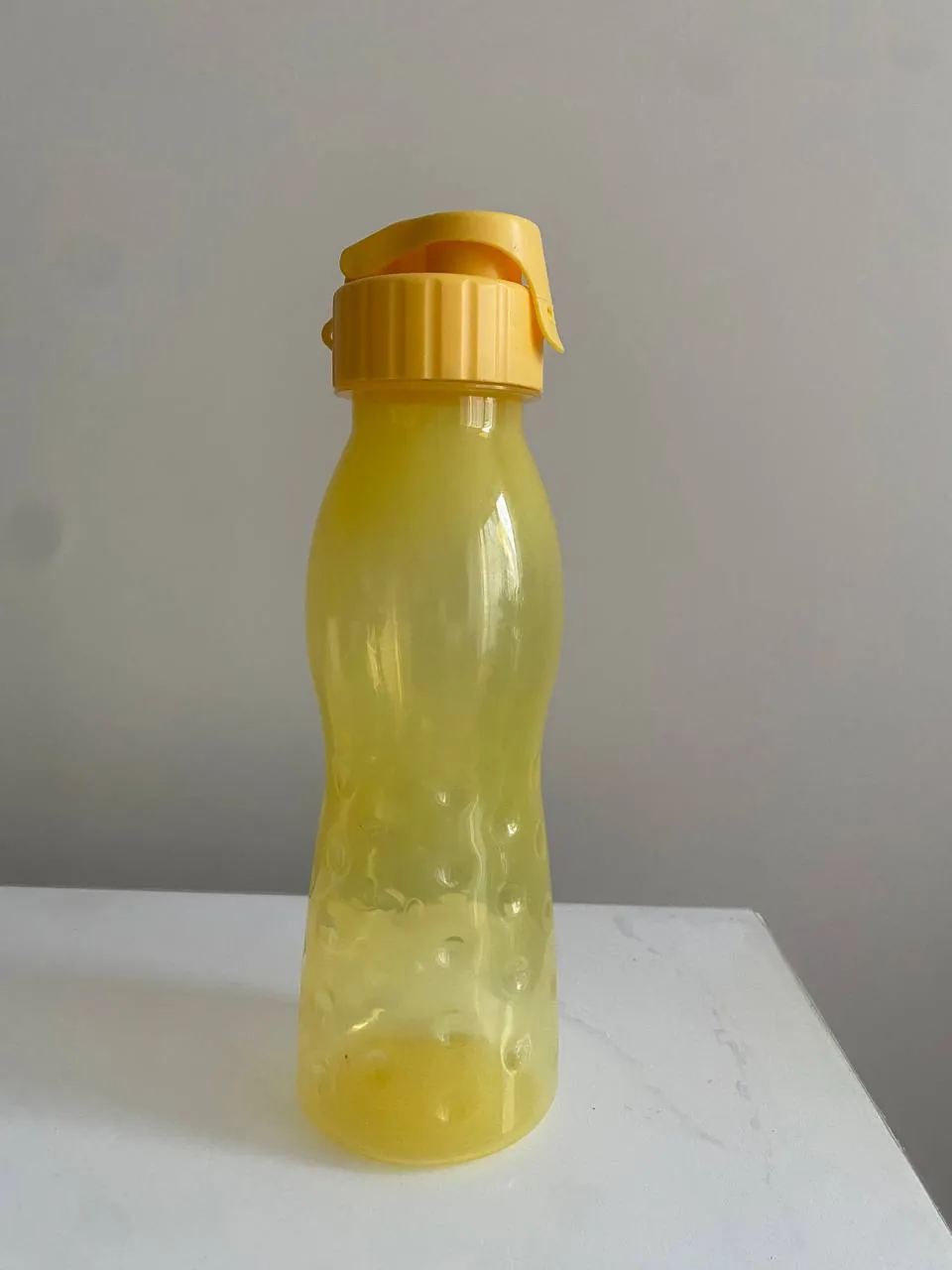 Бутылки для воды (в ассортименте)