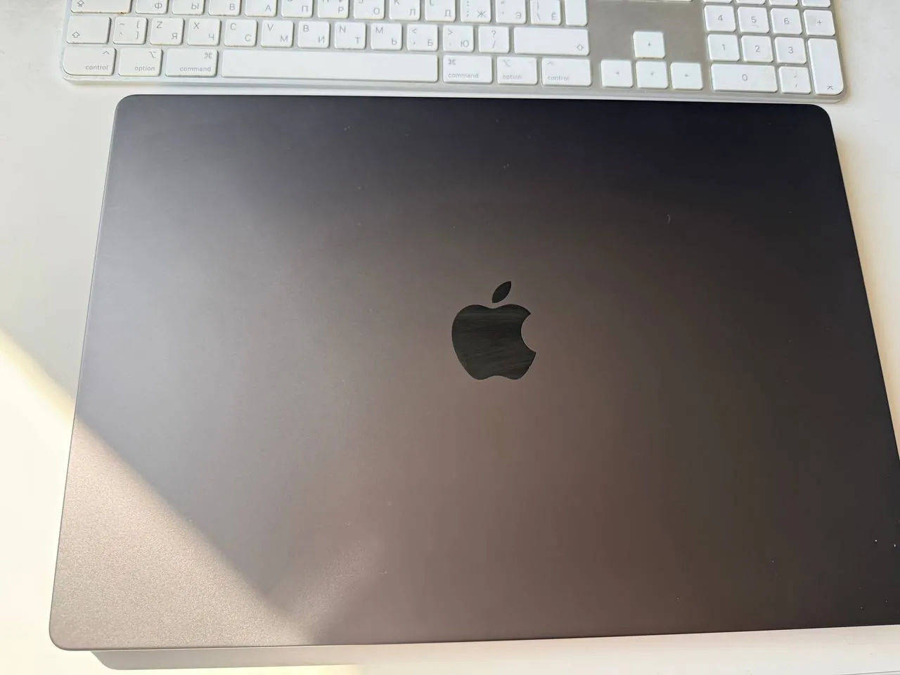 Продаю! MacBook Pro 16, M3 Pro, 18GB RAM, 512GB SSD, EN/RU keyboard. 1500€. Сетубал