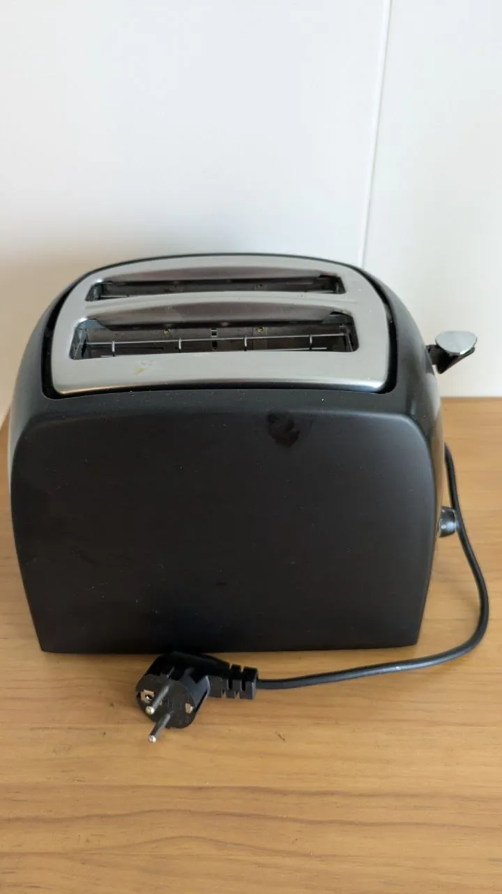 Продаю тостер Russell Hobbs.