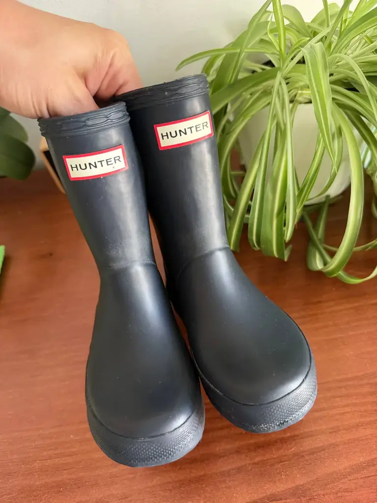 Продам детские резиновые сапоги Hunter Kids First Classic, тёмно-синие, размер EU 25 (UK 8). В хоро…