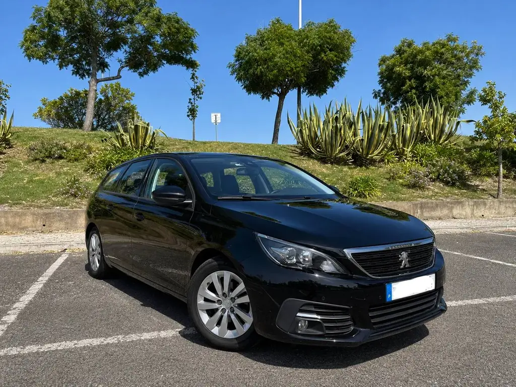 Продаю Peugeot 308 SW 1.2 PureTech 130 л.с. (2019)