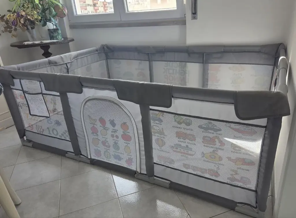 Продам детский манеж. Размеры 120*180. Состояние идеальное. Стоимость 50е.