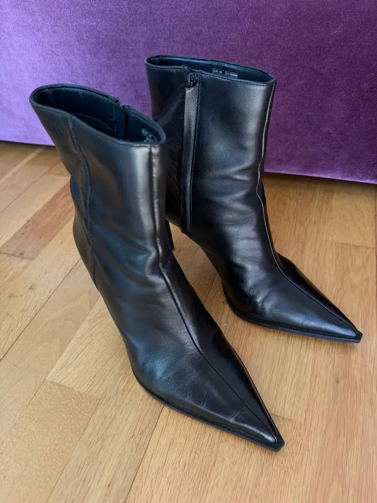 Черные кожаные ботинки Zara