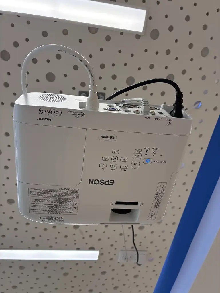 Продам проектор Epson EB-W49