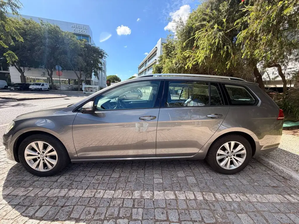 Продаём Volkswagen Golf VII Variant 1.6 TDI GPS Edition, февраль 2017 года.