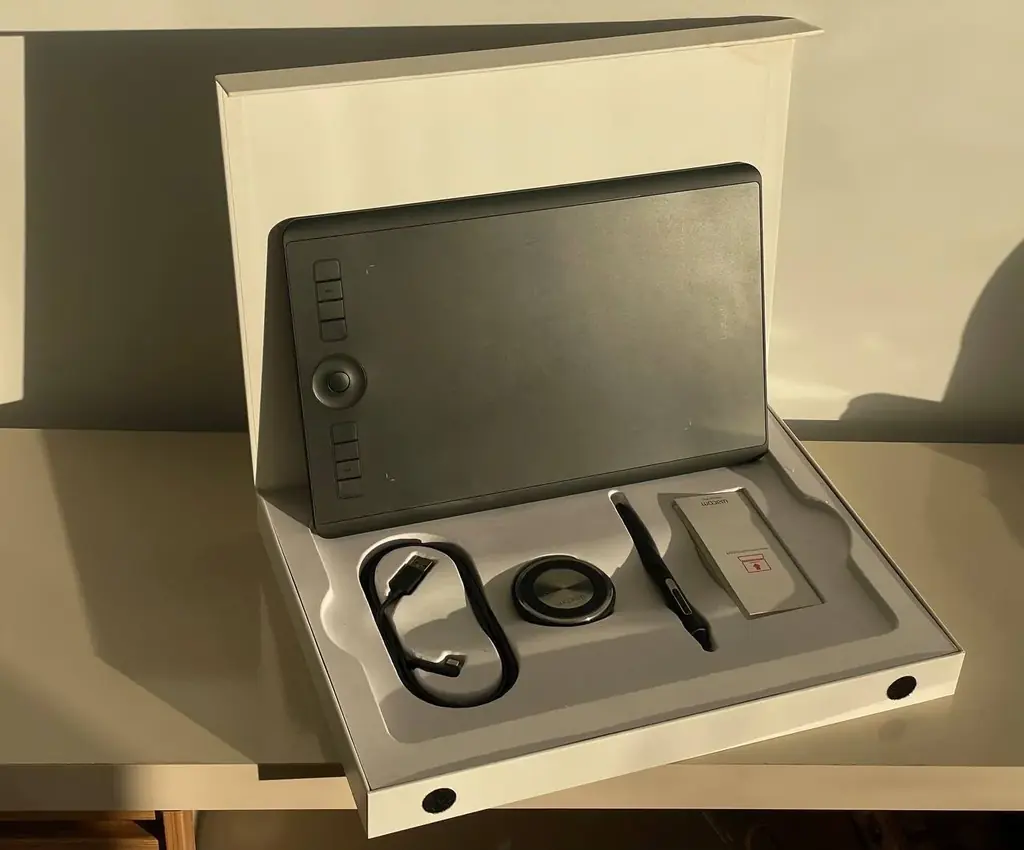Продам Графический планшет Wacom Intuos Pro M.