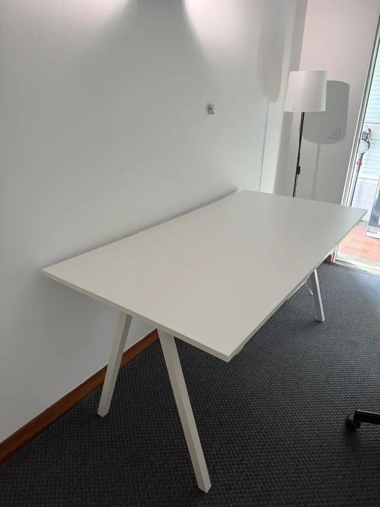 Письменный стол IKEA TROTTEN 160×80, белый — 55 €
