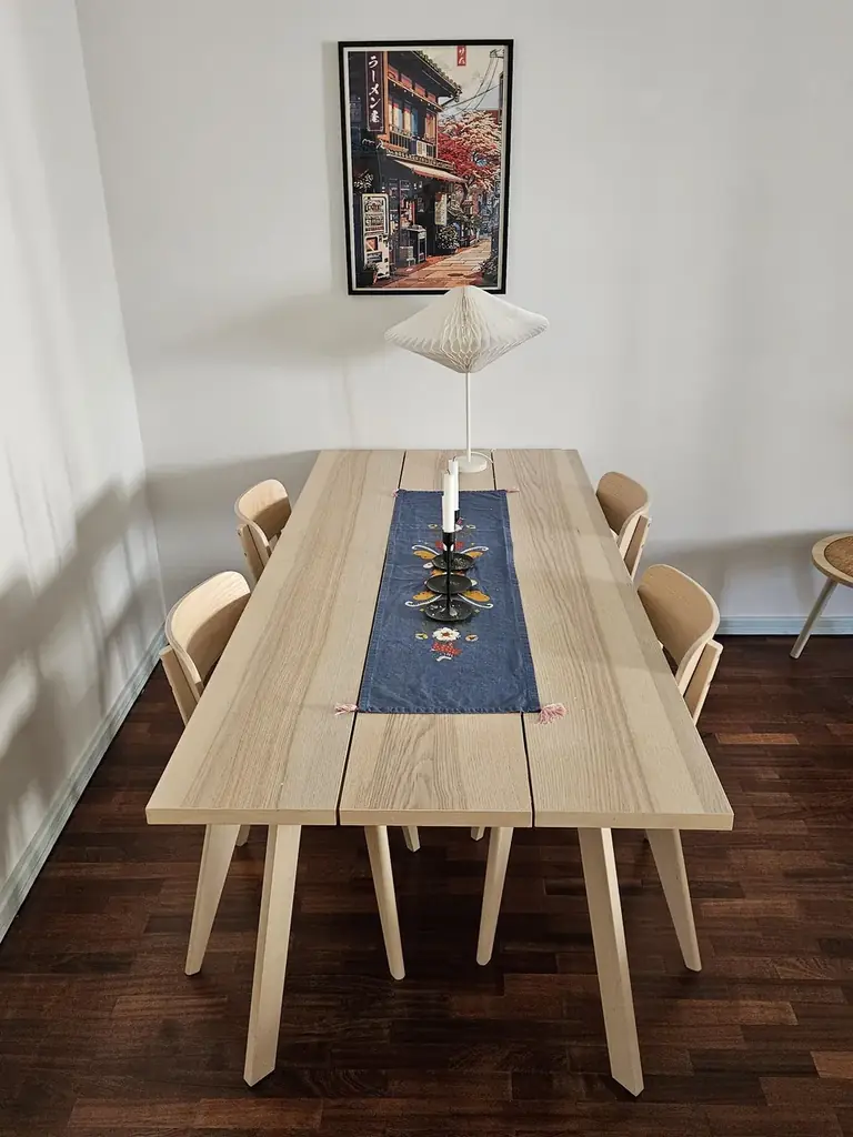 Обеденный стол Ikea  YPPERLIG + 4 cтула.
