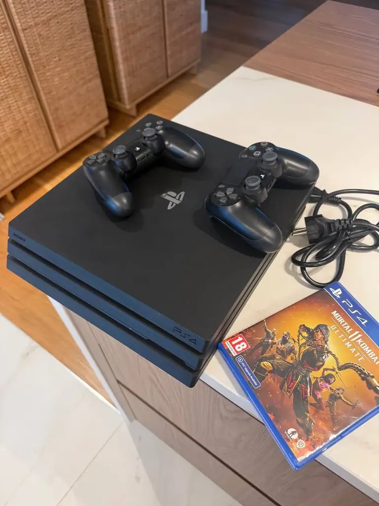 Продаю PlayStation 4 Pro 1TB в очень хорошем состоянии, проверена, работает отлично.